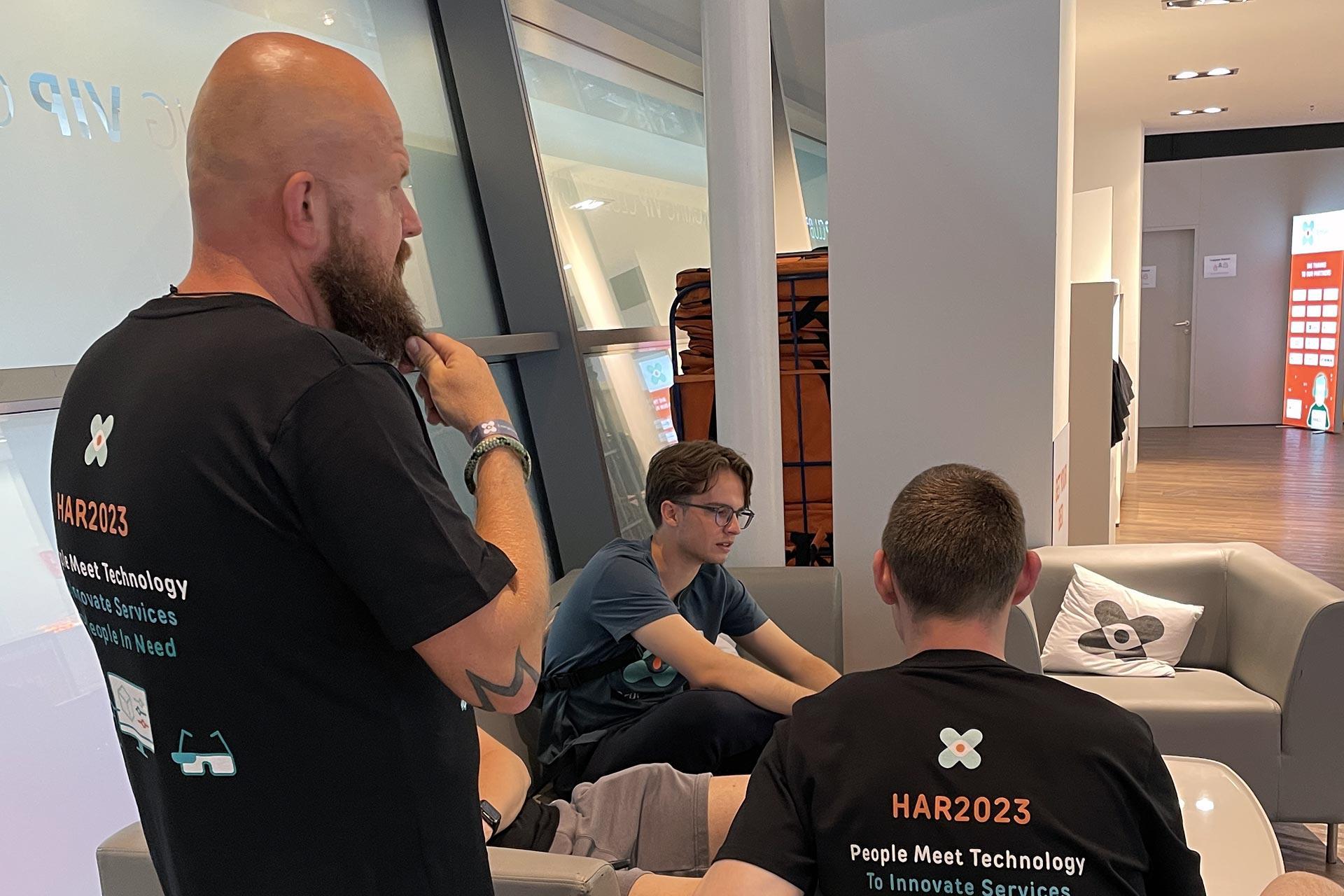 Gespräch beim Hackathonamring